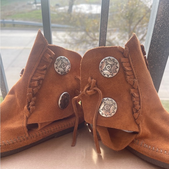 Minnetonka Two Button Ankle Boot Moccasin | Sz 9 - Picture 4 of 8